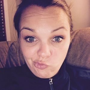 Meet your Posher, Becca